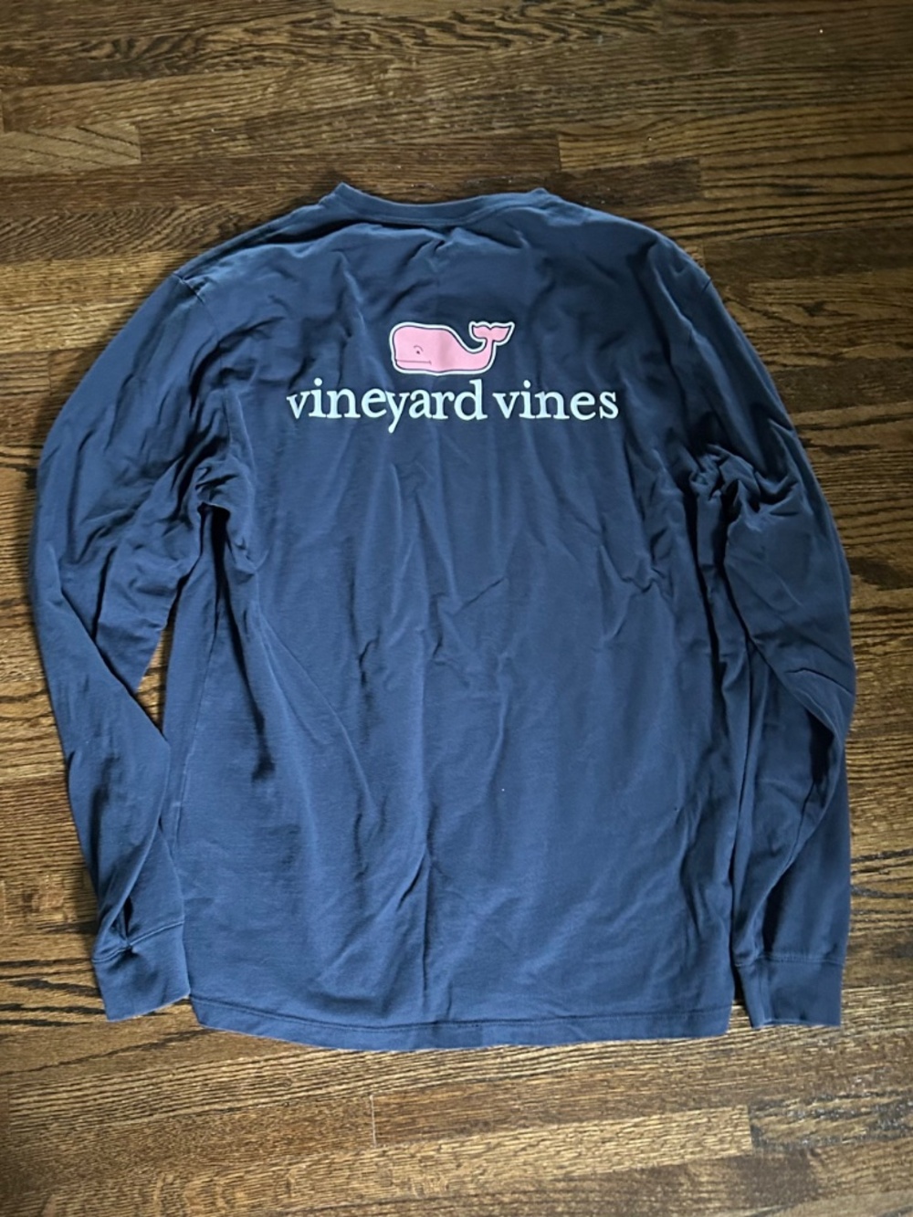 Vineyard Vines tshirt long sleeve blue Whale logo hraphic